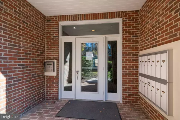 Alexandria, VA 22315,6501 GRANGE LN #301