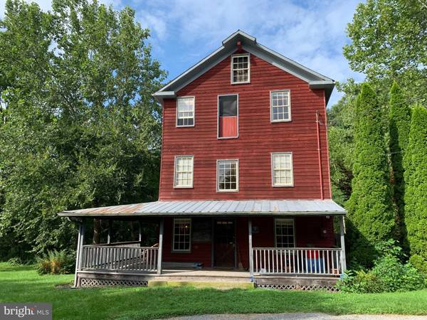 841 OLD FIELDS RD, Old Fields, WV 26845