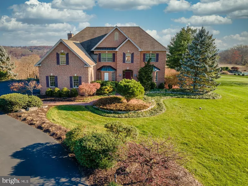 2889 APPLE VALLEY ESTATES DR, Orefield, PA 18069