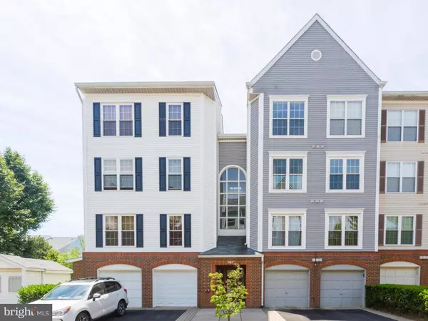 267 S PICKETT ST #202, Alexandria, VA 22304