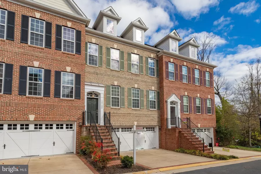 10706 CAMERON GLEN DR, Fairfax, VA 22030