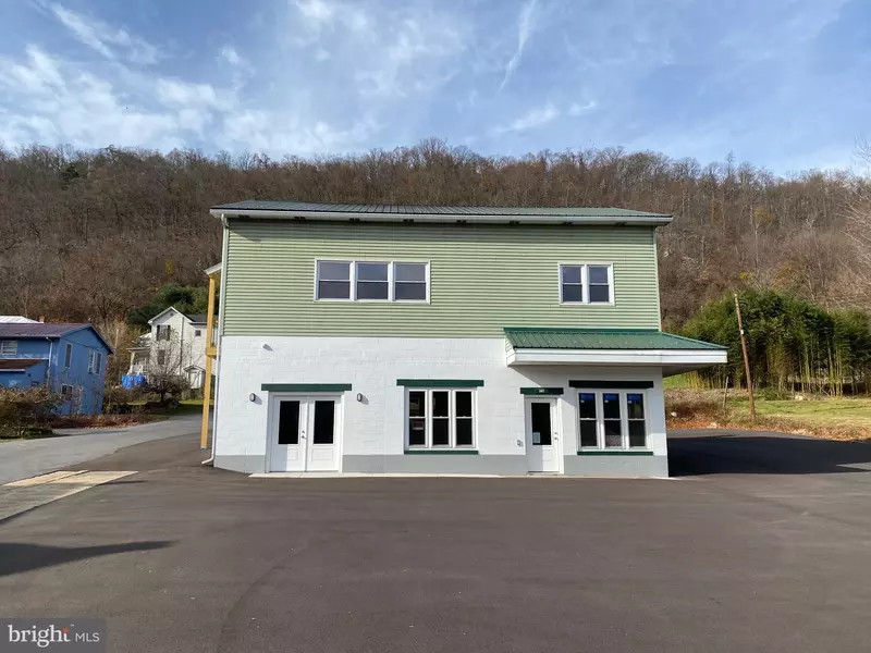 347 N WASHINGTON ST, Berkeley Springs, WV 25411