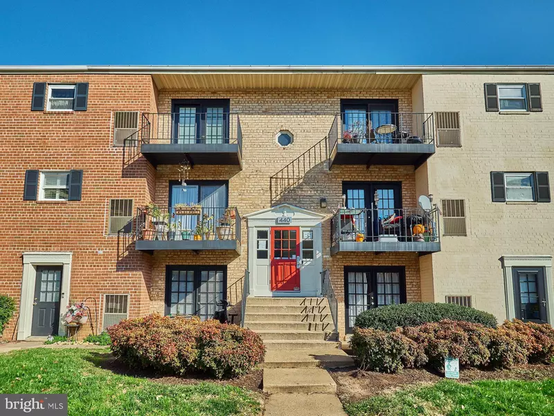 440 N ARMISTEAD ST #302, Alexandria, VA 22312