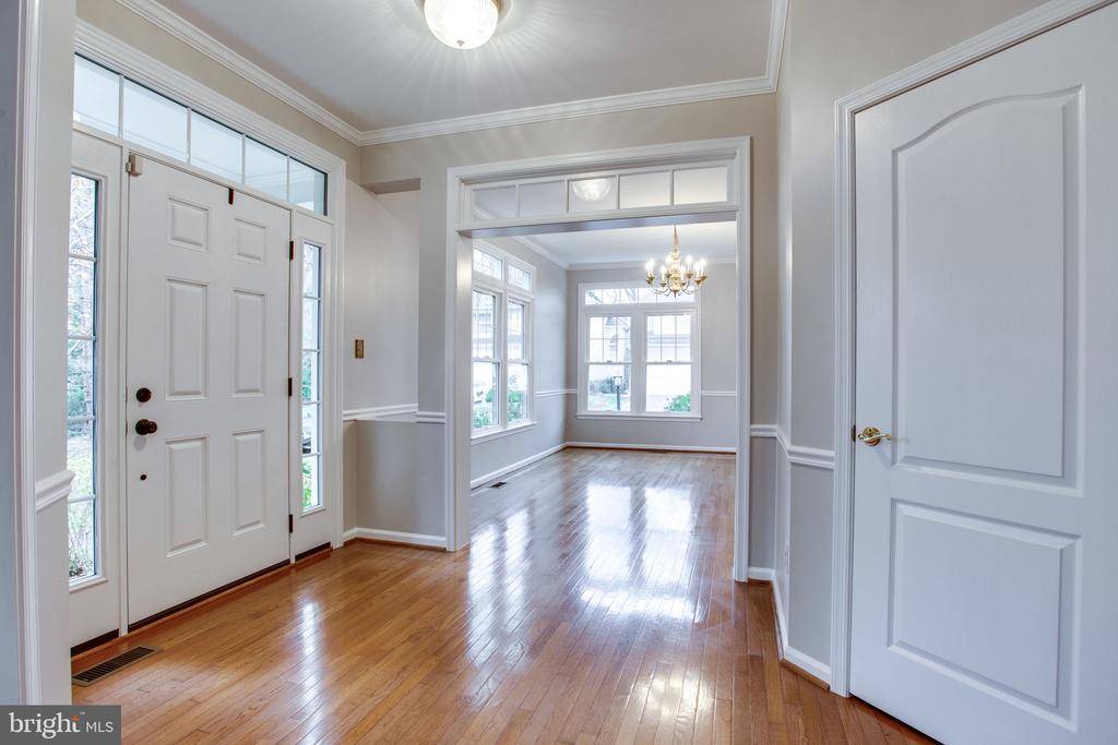 Vienna, VA 22181,10005 DONAL LN