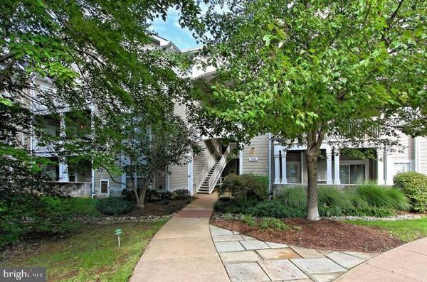 1700 LAKE SHORE CREST DR #15, Reston, VA 20190