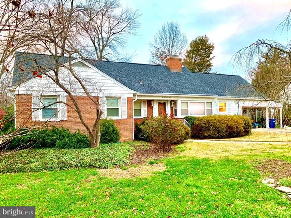 2004 PRICES LN, Alexandria, VA 22308