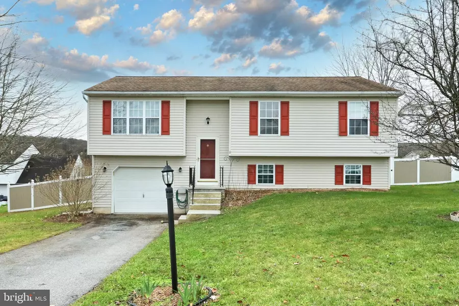 115 ASBURY CT, Mount Wolf, PA 17347