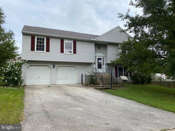 18 SAWGRASS AVE, Felton, PA 17322