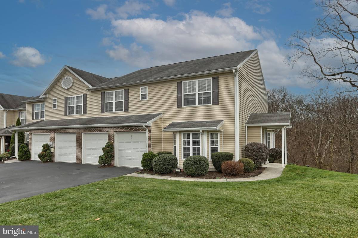 Hummelstown, PA 17036,137 PEREGRINE LN