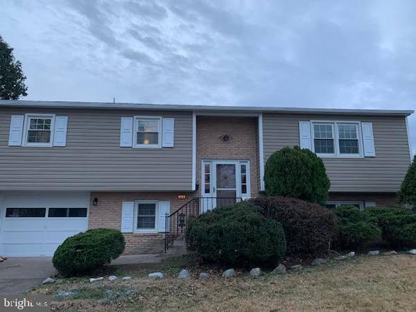 112 VICTORIA DR, Mechanicsburg, PA 17055