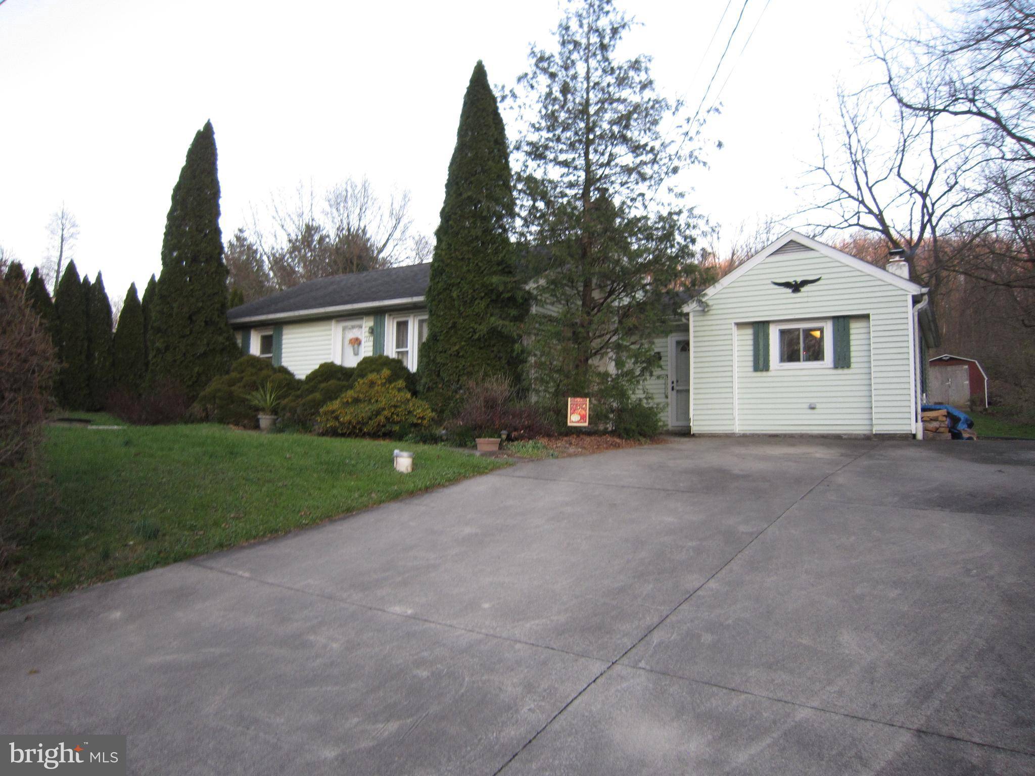 145 CHESTNUT HILL RD, Stevens, PA 17578