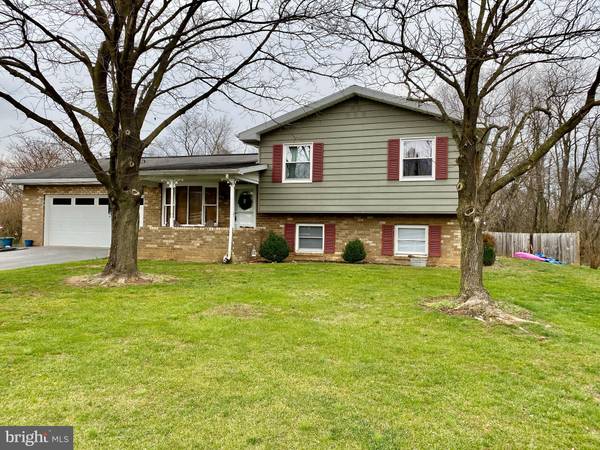 16 CEDAR LN, Mercersburg, PA 17236