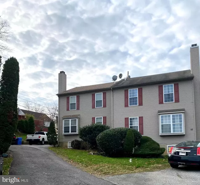 12 DUTTONVIEW DR, Aston, PA 19014