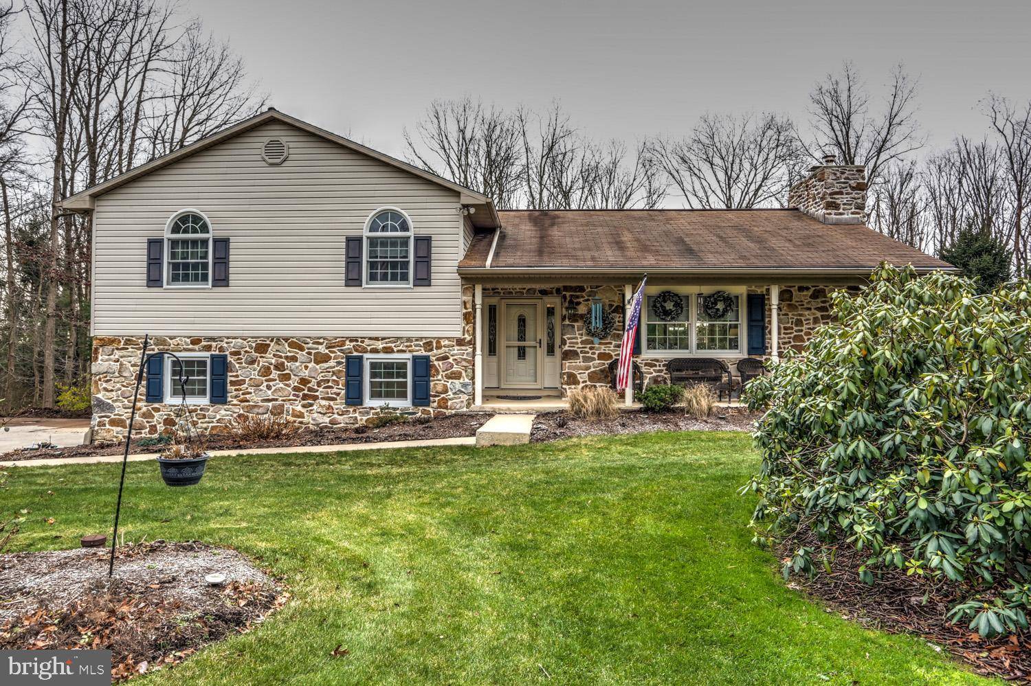5210 HONEYSUCKLE LN, New Holland, PA 17557