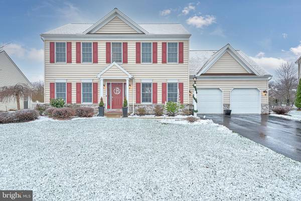 8 MANOR CIR, Palmyra, PA 17078