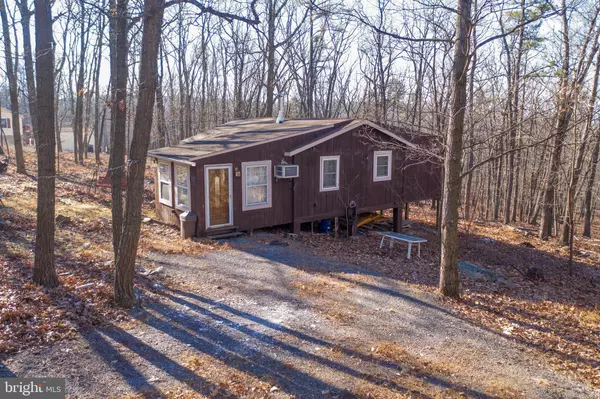 Great Cacapon, WV 25422,323 JUSTIN LN