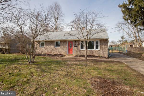 7 MAPLE DR, West Berlin, NJ 08091