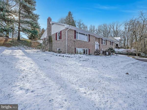 New Holland, PA 17557,110 MAPLE DR