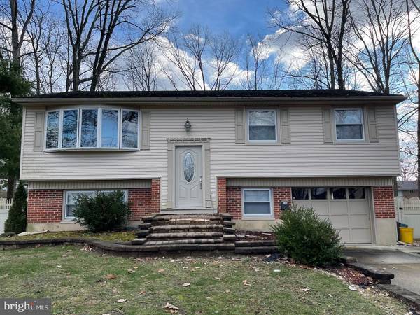 221 WEDGEWOOD DR, Blackwood, NJ 08012