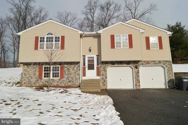 684 CORNERSTONE DR, Mohrsville, PA 19541