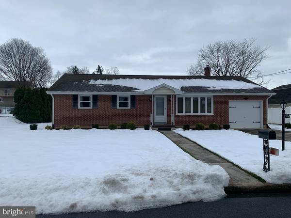 1114 E MAPLE ST, Palmyra, PA 17078