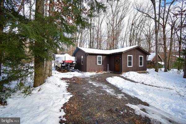 15 CRESCENT DR, Nesquehoning, PA 18240