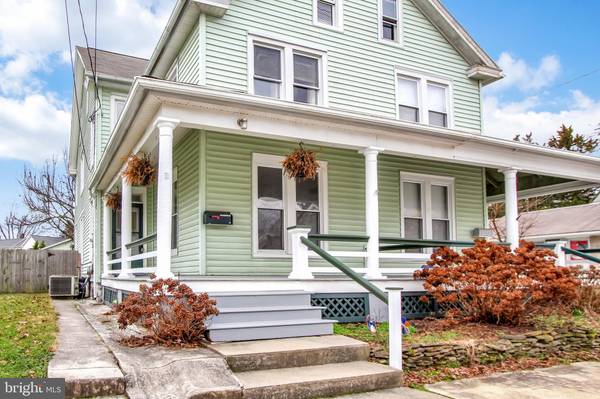 32 W DONEGAL ST, Mount Joy, PA 17552