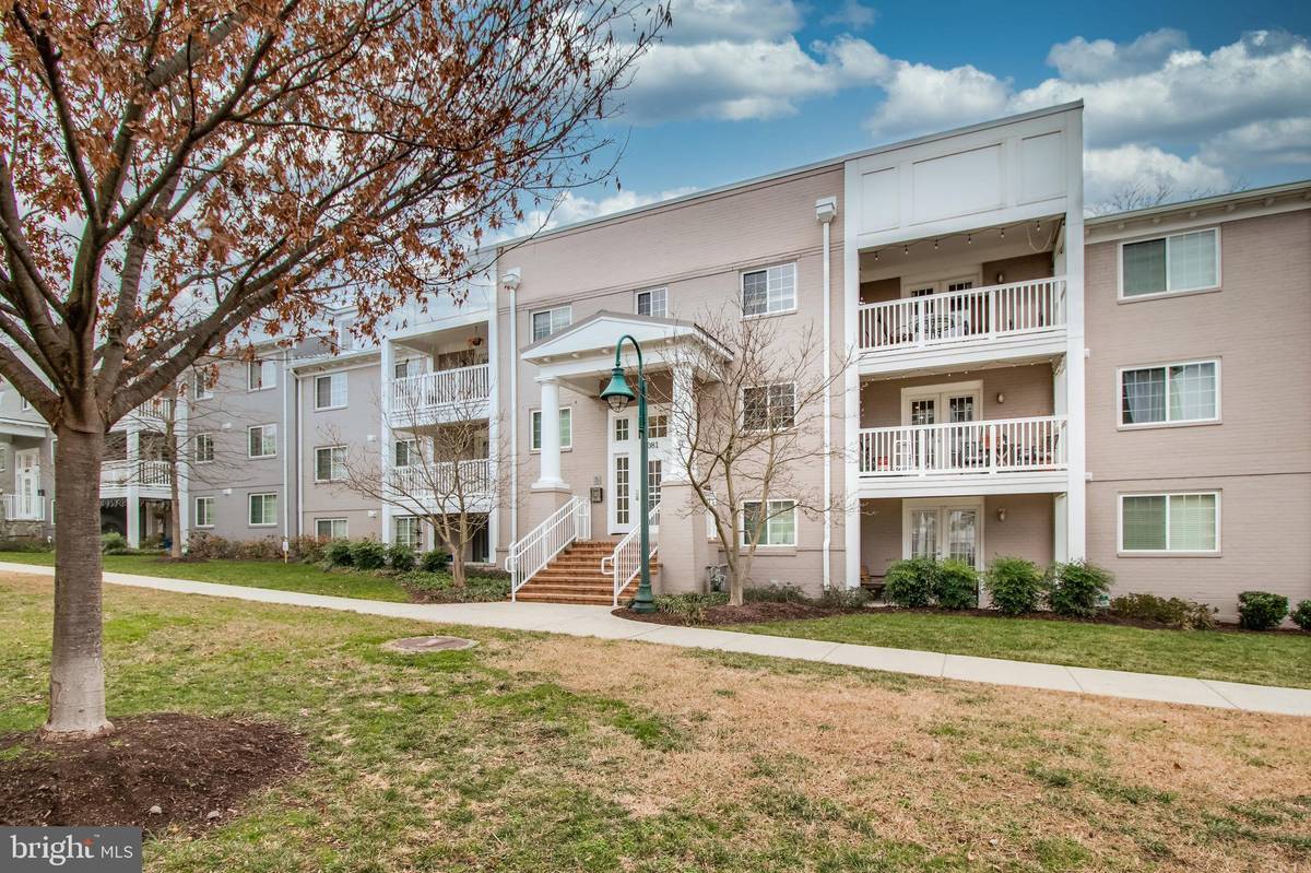 Arlington, VA 22204,4081 S FOUR MILE RUN DR #302