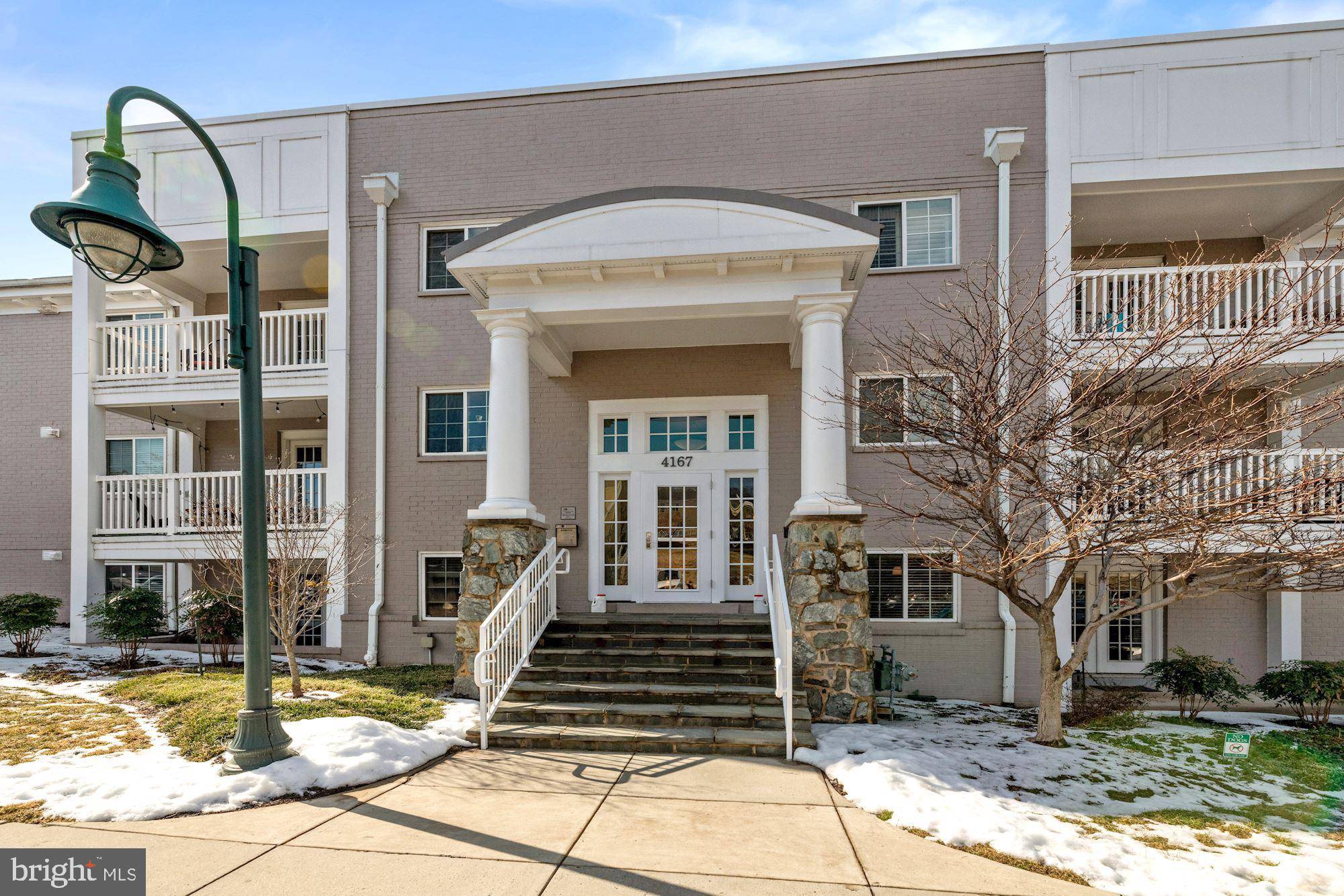 4167 S FOUR MILE RUN DR #201, Arlington, VA 22204