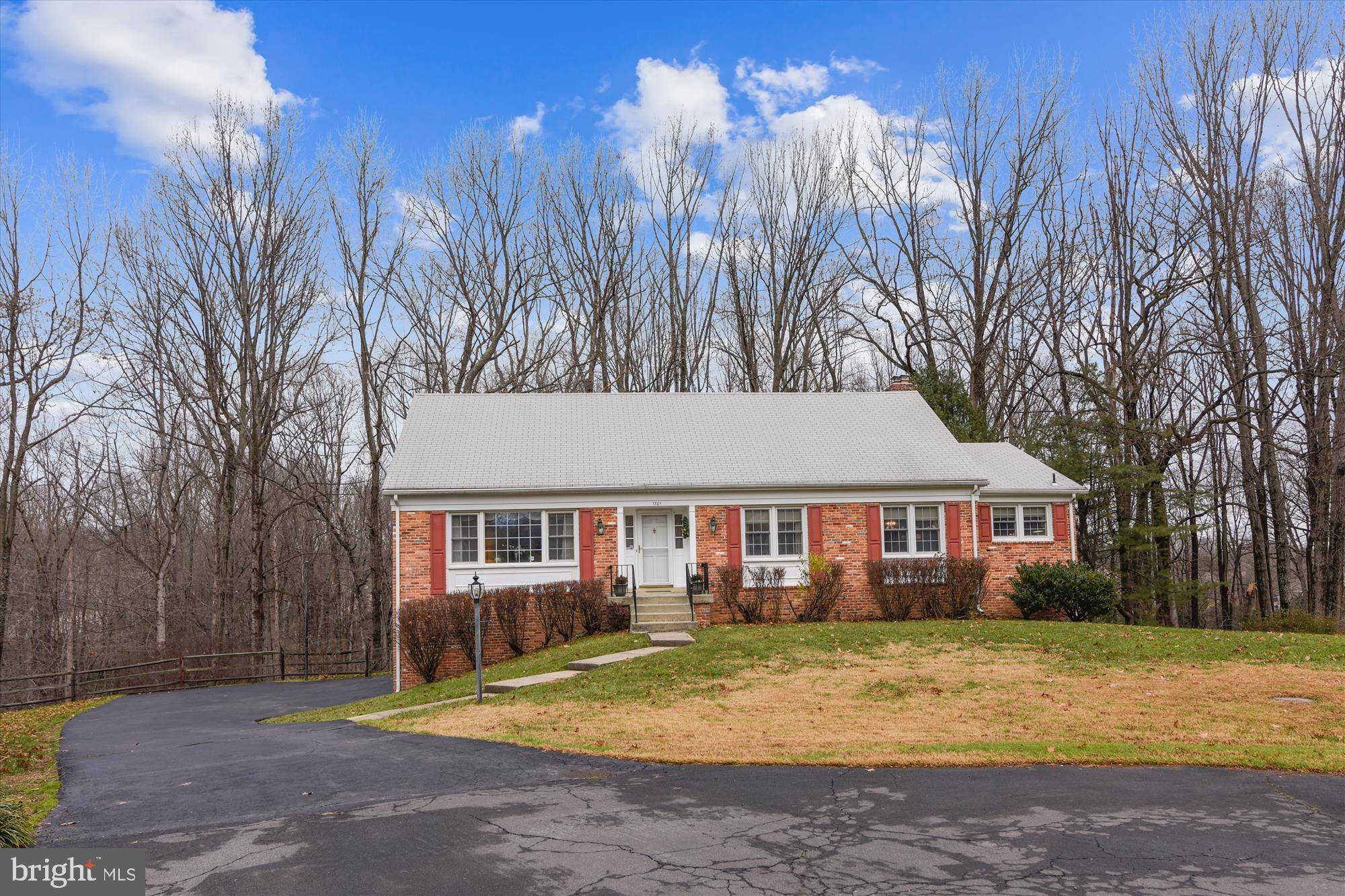 1701 HUNTS END CT, Vienna, VA 22182