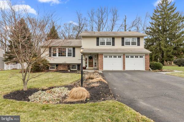 10 NOREEN DR, Yardley, PA 19067