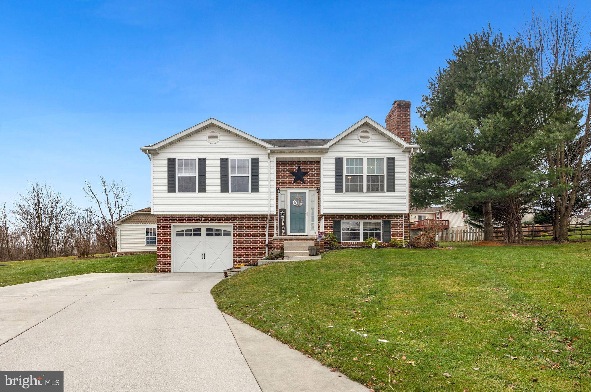 33 COLONIAL CT, Littlestown, PA 17340