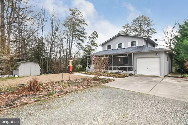 Reedville, VA 22539,810 HOLLY HARBOR RD