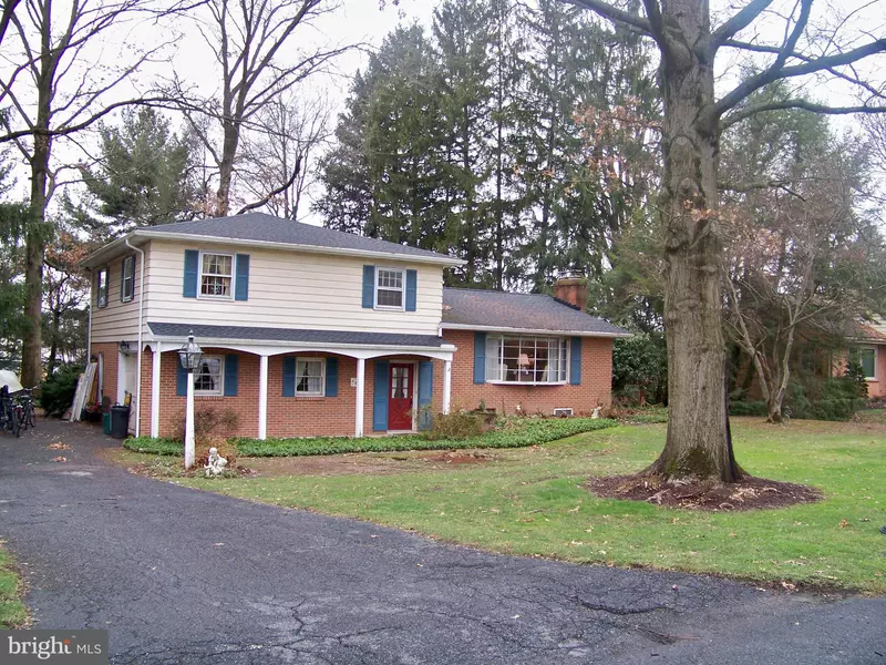 8 MEADOWBROOK LN, Elizabethtown, PA 17022