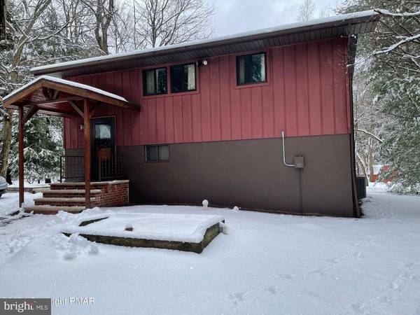 125 PINE KNOLL DR, Lake Harmony, PA 18624