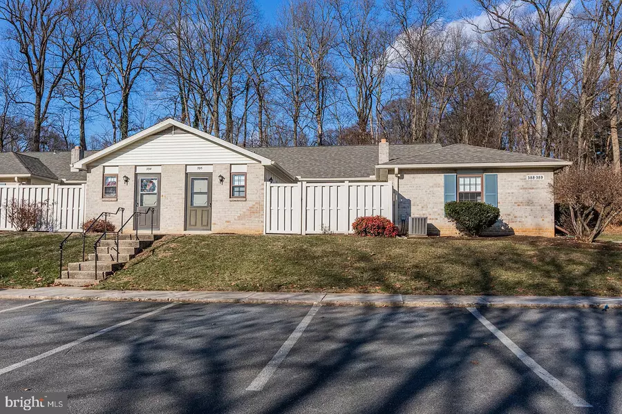 395 VALLEYBROOK DR, Lancaster, PA 17601