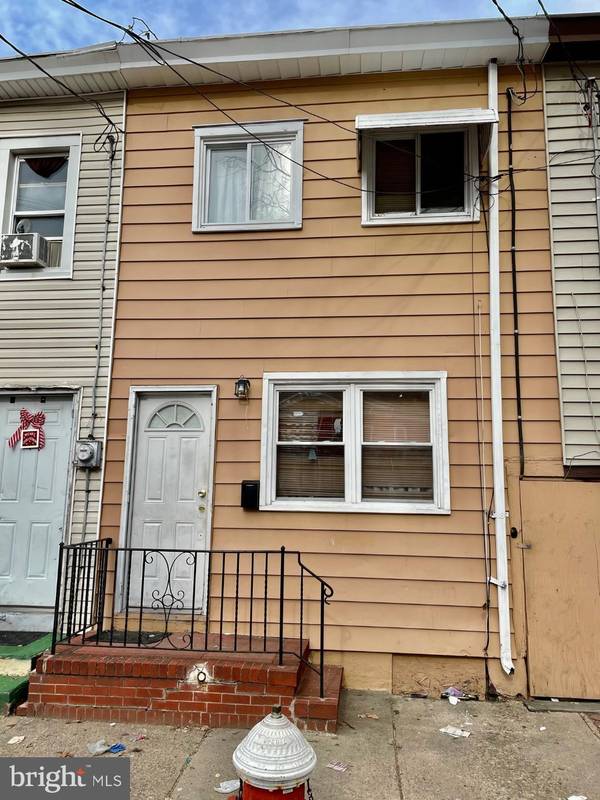 8 WOODLAND ST, Trenton, NJ 08611