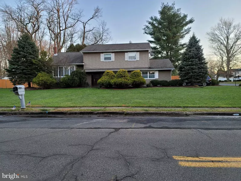 7 DICKINSON LN, Morganville, NJ 07751