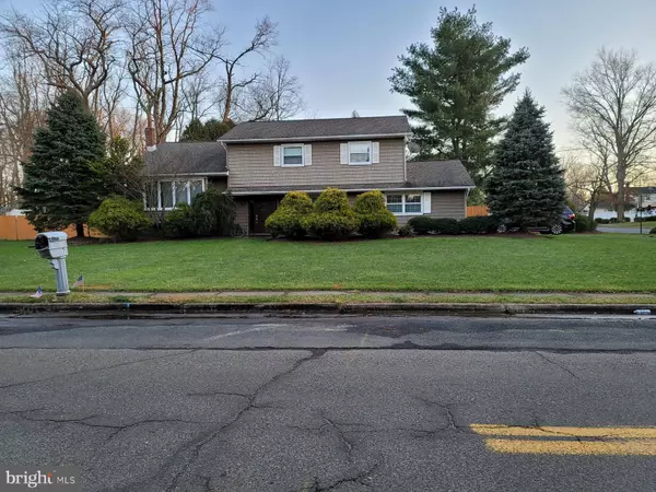 7 DICKINSON LN,  Morganville,  NJ 07751