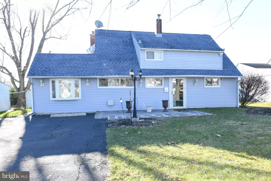 40 INLAND RD, Levittown, PA 19057