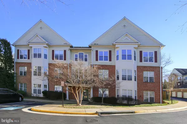 Alexandria, VA 22312,6495 TAYACK PL #302