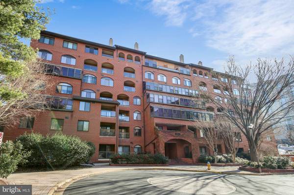 Arlington, VA 22201,1029 N STUART ST #105