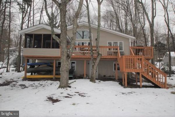 1283 ARROWHEAD DR, Pocono Lake, PA 18347