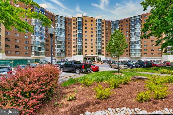 15115 INTERLACHEN DR #3-201, Silver Spring, MD 20906