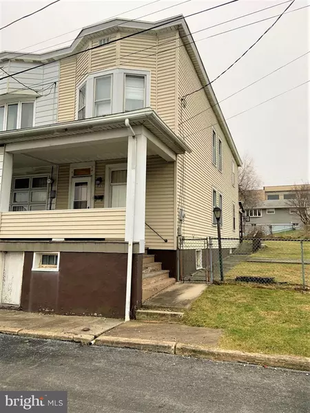 137 W EARLY AVE, Coaldale, PA 18218