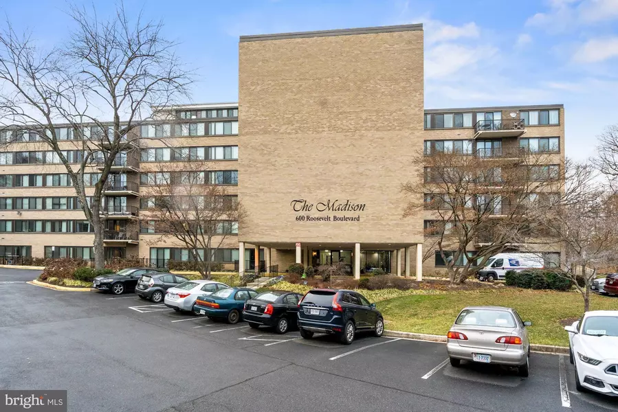 600 ROOSEVELT BLVD #106, Falls Church, VA 22044