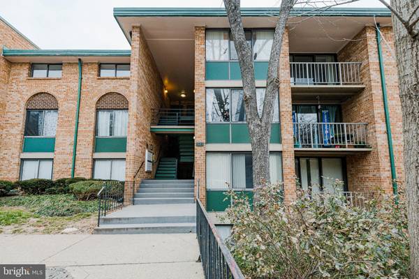 521 N ARMISTEAD ST #301, Alexandria, VA 22312