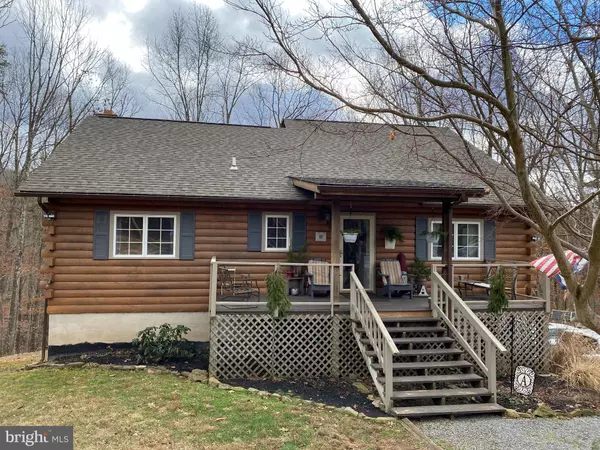 190 LOG CABIN LN, Berkeley Springs, WV 25411