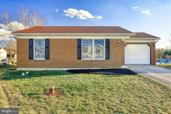 37 ANTLER LN, New Oxford, PA 17350