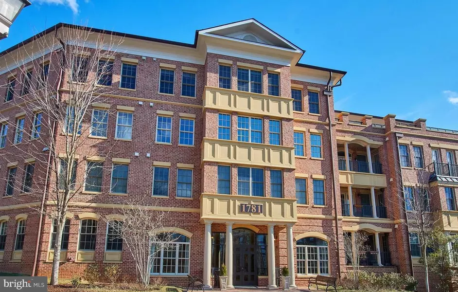 1781 CHAIN BRIDGE RD #201, Mclean, VA 22102